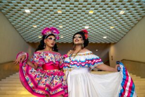 Lolita Banana Instagram - Nuestras reinas lucieron MARAVILLOSAS en estas fotos detrás de cámaras de su aparición en la Marcha del Orgullo LGBT  2024 en CDMX! 😍🌈 Nuevo episodio MAÑANA

🇲🇽 @dragracemexico se estrena los jueves a las 8PM CST (CDMX) solo en @wowpresentsplus mundialmente.

‼️ El primer episodio será GRATIS en @wowpresentspluses para todos los usuarios registrados cuando se estrene. ¡Solo crea una cuenta!