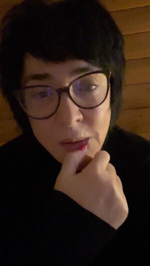 Lolita Milyavskaya Instagram - Без письменных нравоучений. За последнее время я потеряла 5 товарищей. Все покинули эту Землю. Часть из них не справилась именно с состоянием паники. Это не касается Бори Моисеева, который Духом был Сильнее многих, кого я знала. У каждого свой фронт работ, как бы это ни звучало.