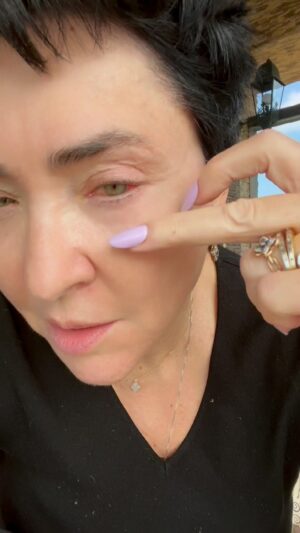 Lolita Milyavskaya Instagram - Вернуть желание петь песни только появилось). Уже на связи с классной командой по съёмкам клипа). Второй трек в работе. После отпуска - в студию!⁣⁣⠀
Я научилась Жить по самочувствию). И главное, не делать ни из чего культа☝️: ни из работы, ни из личной жизни)).