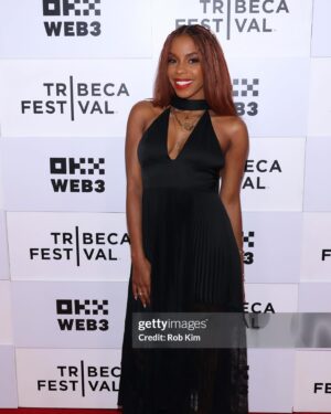 London Hughes Instagram - I’m in a film, with these great comics, and I got to go to its world premiere in New York, with my mum. You know normal stuff!

Group Therapy is a hilariously beautiful film, thank you @therealhartbeat for giving me the opportunity to tell my story.

I can’t wait for you all to see it! 🙈✨

Dress: @aliceandolivia 
MUA: @n.colebueno 
Shoes: @givenchy 
📸. @gettyimages