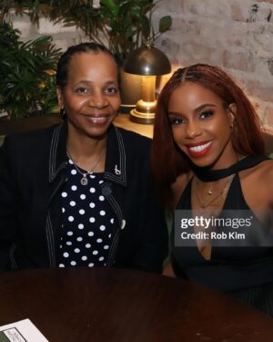 London Hughes Instagram - I’m in a film, with these great comics, and I got to go to its world premiere in New York, with my mum. You know normal stuff!

Group Therapy is a hilariously beautiful film, thank you @therealhartbeat for giving me the opportunity to tell my story.

I can’t wait for you all to see it! 🙈✨

Dress: @aliceandolivia 
MUA: @n.colebueno 
Shoes: @givenchy 
📸. @gettyimages
