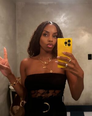 London Hughes Instagram - 🍫😋