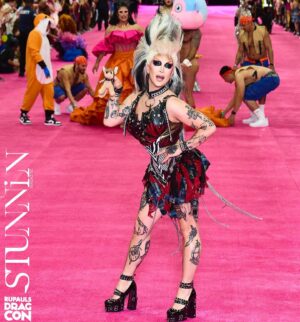 Loosey LaDuca Instagram - Just SOME shots from my incredible time at @rupaulsdragcon LA!! THANK YOU to my team, to my amazing weirdo fans, and to all my sisters. I f*ckin love drag con so much 💥 🦇 💀 

Day 1 👗 by @howiebofficial 
Day 2 👗 by @miaezlay 
Hair by @forgotslocks 
Nails by @funeralfacenails 
Lashes by @lashcorps 
Pink Carpet shots by @stunnin.mag