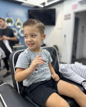 Loren Brovarnik Instagram - And just like that!! Big boys!!
#teambrovarnik #thebrovbunch #firsthaircut