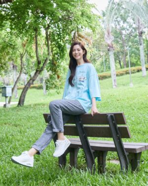 Lorene Ren Instagram - 有人跟我一樣喜歡穿白鞋嗎🙋🏻‍♀️

色彩豐富的超級英雄logo
你認得幾個？

#SKECHERS #DC #正義聯盟 #UNO #英雄復歸即刻行動