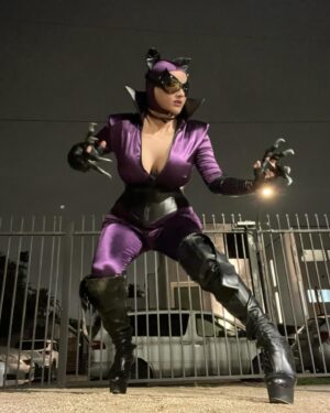 Loris Instagram - Big t!tty k!tty 🐈‍⬛ 
Behold, my Catwoman costume by @gummibaerlatex! I chose to do her outfit from MK vs DC Universe specifically because it’s arguably the sluttiest rendition of her, and I believe in sex positivity when serving puss¥. 🐱