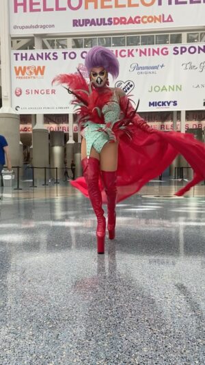 Loris Instagram - Oh sweetie… if you didn’t see Glamour, I’m afraid you might be blind. 🦅
#Dragcon #drag #dragula #day3 #explore #explorepage