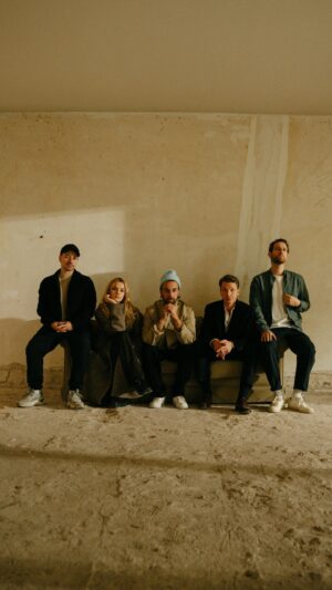 Lotte Instagram - ❄️COLD BREW❄️ von OK KID feat. LOTTE ist endlich da! 
Arrangiert und produziert von @timtautorat 
Sooo gespannt, wie eure feelings dafür sind ? 

Video: @marccarles_visuals