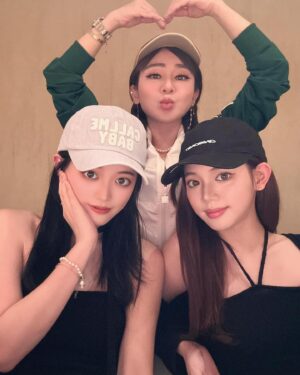Lotus Wang Instagram - 我的小公主生日快樂🎂
希望妳平安健康❤️
媽媽愛妳🥰

#獅子女
#Candy繶帆
#我是保庇天后王彩樺