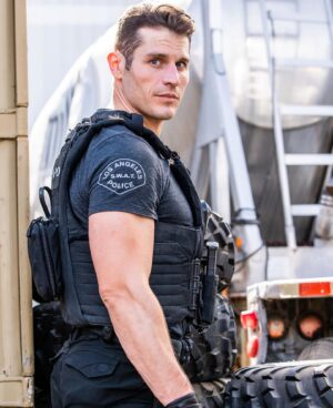 Lou Ferrigno Jr. Instagram - Never look back... look FORWARD to a new @swatcbs TONIGHT (Wednesday) at 10p on @cbstv 
🤷‍♂️☺️🙌📸🙏😉#tryingtolookcool #findthelens #smileoften #goofyisthenewsexy #sexydork #dorklife #swatlife #funkywink #somethinginmyeye #upsidedownfrown #actorslife #onset