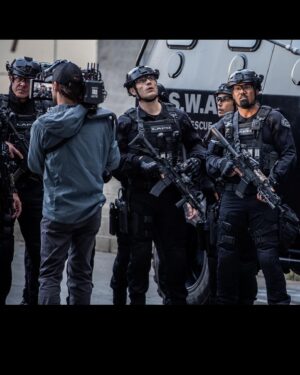 Lou Ferrigno Jr. Instagram - TONIGHT. Check out an all-new @swatcbs at 8p/7c for some friendly fun and bodacious badassery! LFG!! 😎🚨🚔🌽🕳️
Directed 🎥by @gonzalo.amat written ✍️ by #kentrotherham & #cshediizcoleman 📸:@davinophotostudio #Ep611 #Atonement #rollswat