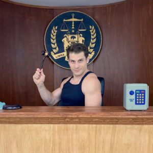 Lou Ferrigno Jr. Instagram - People who say, "I'm the LEAST judgmental person you know..."

#HonorableAF #Gavelicious #Dontjudge #openminded #JudgeJude #Abquittal #strongarmsofthelaw #Squattlement #Settlebells #LegallyBuff #gavelmebaby #nosleevesnomercy #luciouslitigator 
 #onset #actorslife