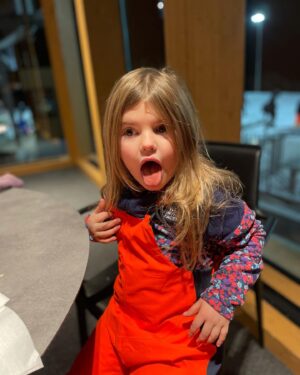 Louis-François Marcotte Instagram - C’est la fête de cette petite poulette très drôle et pétillante 🥰 
7 ans aujourd’hui 🤩
@patricia_paquin