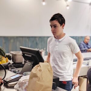 Louis-François Marcotte Instagram - Benjamin, 18 ans aujourd’hui!!!!! Ça veut aussi dire qu’il y a 12 ans je t’ai rencontré, petit bout choux qui jasait pas beaucoup, mais avec un regard si profond.  Alors depuis ce temps j’ai tenté de te faire découvrir la vie à ma façon... du vtt, la chasse, jouer dehors, la campagne, la cuisine etc ... pis maintenant la restauration.  Tu es privilégié d’avoir des parents si attentionnés, sensibles et dans l’humour au quotidien. @patricia_paquin  @matgratt 
Tu as la vie devant toi, tu es beau, autonome et bien entouré...
Bonne fête mon grand xxx
#lemondedebenjamin