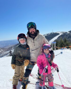Louis-François Marcotte Instagram - On a bien profité de l’arrivée du printemps aujourd’hui... du gros bonheur! 🎿🤩
@obersonboutique
