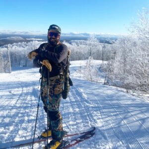 Louis-François Marcotte Instagram - Sortez jouer dehors !! 😁
Quelques montées en « touring » hier @bromont_montagne 
@obersonboutique 😁🤩🎿