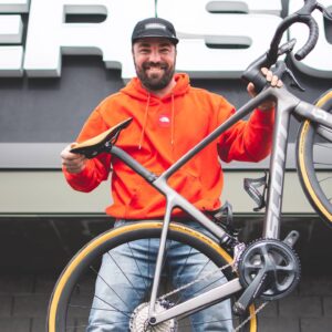 Louis-François Marcotte Instagram - Ma nouvelle ride !!! Comme un petit garçon avec un nouveau jouet 😁
@obersonboutique 
@bikeonscott
