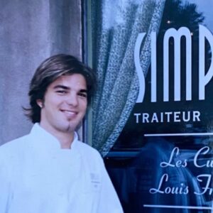 Louis-François Marcotte Instagram - Il y a presque 20 ans j’ai plongé dans l’univers de la restauration ... Naïvement j’ai grandi, appris, me suis trompé, relevé mais par dessus tout j’ai compris une chose ... la passion.  J’ai le luxe d’exercer un métier qui me passionne à tout les jours et ce, même dans les périodes moins faciles! 
2020 a été une année excessivement difficile pour le monde de la restauration au Qc et partout ailleurs... certains passeront au travers et d’autres non... j’ai eu le privilège de suivre et d’épauler 4 restaurateurs/chefs dans leurs bons et moins bons moments à travers leurs défis respectifs.  Vous pourrez suivre cette série, dont je suis très fier, à compter du 8 février sur @icitoutv 

@trinome_et_filles 
@parish19