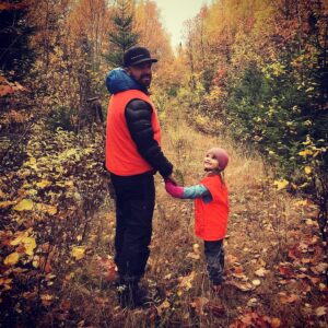 Louis-François Marcotte Instagram - Mes petits chasseurs! #perdrix #mastigouche @patricia_paquin