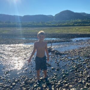 Louis-François Marcotte Instagram - Lui !!!! Comment dire, une vieille âme, un sensible, un petit gars bien réfléchi, qui adore être dehors ...il a 10 ans aujourd’hui et je suis très fier de lui 😍😍 🥳 🥳
@patricia_paquin