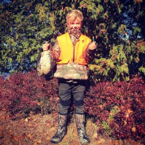 Louis-François Marcotte Instagram - Mes petits chasseurs! #perdrix #mastigouche @patricia_paquin
