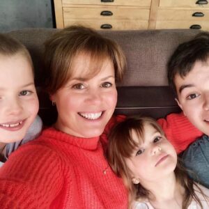 Louis-François Marcotte Instagram - Bonne fête des mamans !!! Vous enveloppez, vous cajolez, vous aimez sans fin...
Merci 😍
@patricia_paquin 
@yolandemalenf