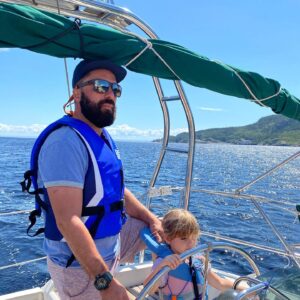 Louis-François Marcotte Instagram - Ça c’était un samedi où il faisait soleil ☀️ 😆
#vacances  #voiliers #fjord 

@patricia_paquin
