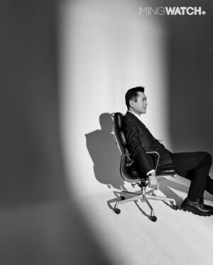 Louis Koo Instagram - 【 MINGWATCH ｜首期封面人物 Louis Koo 古天樂 ｜用有限時間 主動做無限的事 】

Watch & Wardrobe : LOUIS VUITTON 
Interview & Text:月巴氏 
Photo: PAZU CHAN
Make Up: CARMEN MAN
Hair: DAN TAM(04)
Styling: KATY TSANG 
Videography: MARCO DA ROSA • ASH LEUNG

#LouisVuitton #LVWatches #LVEscale  #mingwatch #mingwatchplus