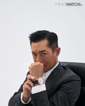 Louis Koo Instagram - 【 MINGWATCH ｜首期封面人物 Louis Koo 古天樂 ｜用有限時間 主動做無限的事 】

Watch & Wardrobe : LOUIS VUITTON 
Interview & Text:月巴氏 
Photo: PAZU CHAN
Make Up: CARMEN MAN
Hair: DAN TAM(04)
Styling: KATY TSANG 
Videography: MARCO DA ROSA • ASH LEUNG

#LouisVuitton #LVWatches #LVEscale  #mingwatch #mingwatchplus
