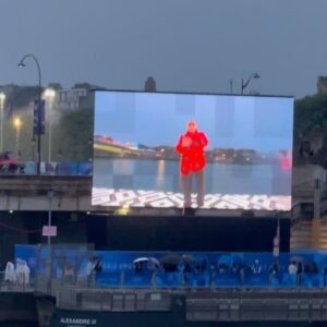 Louise Wong Instagram - So happy to be here experiencing
the Paris2024 Olympics opening ceremony🇫🇷💜

落住雨喺巴黎塞納河睇奧運開幕禮絕對係人生一個特別難忘嘅體驗同回憶💯
最後見到Céline Dion出場唱歌真係超熱血超滾動!🥹😭🫶🏻

@OMEGA
#OMEGAhk
#OMEGA
#OMEGAOfficialTimeKeeper
#Paris2024