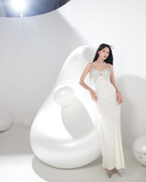 Louise Wong Instagram - What an unforgettable memory🌟🐚🧜🏻‍♀️

@tasaki_intl 70th anniversary 
Floating Shell 《浮游夢澤》 Exhibition