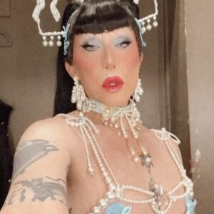 Louisianna Purchase Instagram - Pearly Dewdrops Drops ⚪️🤍⚪️

Going in the road again soon, and very excited to hit San Antonio, Portland, Seattle, Los Angeles, Chicago (3 times!), Philadelphia, Fort Worth, and lots lots more! Hope to see you bbs there!

Choker @matoro.sari Harness @creepyyeha Earringd @simonerocha_ Headpiece by me