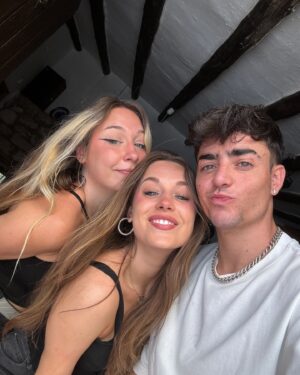 Luc Loren Instagram - El pueblo y la familia sana❤️‍🩹