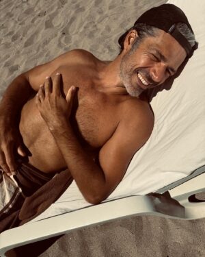 Luca Argentero Instagram - Week3🌴✔️🌕❤️