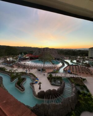 Lucas Burgatti Instagram - Há 7 anos visitamos o @tauaresorts e dessa vez viemos passar o niver da Sarinha aqui nesse paraíso. Já era tudo incrível, agora com a expansão e as melhorias, ficou perfeito !!!