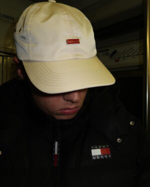 Lucas Drag Instagram - Subway with my new jacket  @tommyhilfiger 🖤

Collaboration commerciale
