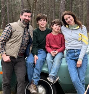 Lucas Grant Instagram - Love being part of the Schmidt & FNAF Fam ❤️

#fnaf #fnafmovie #fivenightsatfreddys #schmidtfamily #fnafgarrett #mikeschmidt #abbyschmidt #garrettschmidt #fnaffamily