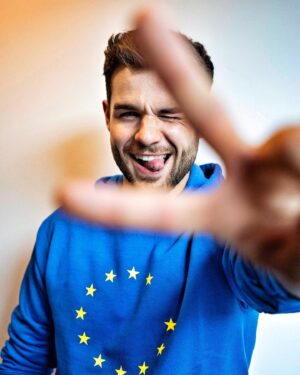 Lucas Reiber Instagram - In zwei Wochen ist es soweit.
Wer von euch ist mit dabei?
🇪🇺🗳
oder 📮💌? #europawahl19 #diesmalwähleich #europawahl #pro #europa #2019 #für #Frieden #Gemeinschaft #Freiheit #Offenheit
#projecttogether #voteforclimate #gehwählen #euwahl2019 #eu19 #voteforme
📷 @timoredforest