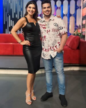 Lucas Santos Instagram - gravação concluída com sucesso! Obrigado @amandafrancozooficial e toda equipe da @tvaparecida pelo convite 🤩❤️ 
Você nunca viu um karaokê assim 😂🎤