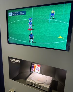 Lucas Strabko Instagram - Primeira parada: museu da FIFA na Suíça! Vim descobrir as verdades sobre os Mundiais. Vai dar bololô. Vocês saberão tudo essa semana no canal! Muito obrigado, @sportz.br!