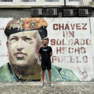 Lucas Strabko Instagram - Pobreza extrema. Pior país da América do Sul. Ditadura ferrenha. Qual é a verdade real da Venezuela? Passei alguns dias no país para mostrar tudo a vocês. A próxima série do Canal Cartoloucos começa amanhã. A vida dos jogadores brasileiros, o futebol local e a realidade das pessoas em um dos países mais chamativos do mundo. Acompanhem!