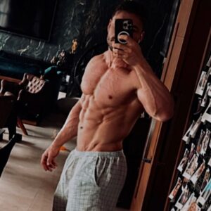 Lucas Viana Instagram - Últimos dias com esse shape, antes de transformar ele no que muitos consideram impossível. O desafio tá feito, sou eu contra eu mesmo, mindset mais do que preparado para encarar o que está por vir. Quem vai acompanhar esse processo? 🔥 #menos23kg