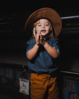 Luccas Neto Instagram - Luccas e Gi em: Dinossauros 🦖 nos CINEMAAAAAS !!!
