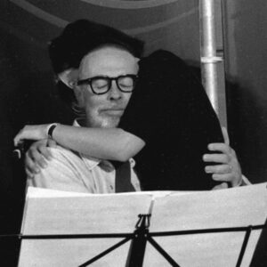 Lucie Bernardoni Instagram - 20 ans d’amitié sincère. 

Hier soir, nous avons rejoué pour la première fois ensemble “Les moulins de mon cœur” de Michel Legrand. 

Et puis, tous les souvenirs sont revenus d’un coup. 
Et puis, je me suis rapprochée de lui pendant le chanson.
Donc, il a a arrêté de jouer les basses quelques secondes pour me prendre dans ses bras. 
Parce-qu’il est comme ça. Parce-qu’il est lui. 
Et puis, la magie a fait le reste. 
Je voulais juste l’écrire. 

À nos 20 prochaines années, puis les 20 d’après. 
Mesdames et messieurs: @matthieugonet 

Une photo qui résume tout finalement. Elle résume tellement tout que l’on peut y entendre la musique. 
Je fais ce métier pour ces instants-là. 
Merci @noemiee18 pour le cliché .