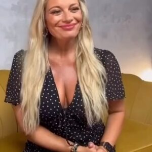 Lucie Borhyová Instagram - Hory🏔️nebo moře🏝️? Jak odpovíš Ty? #rozhovor #cesko #czechrepublic #lucieborhyova #girl #czechgirl #osobnost #seberozvoj #pozitivni #pozitiva #zabava #podcast #interview #tv #moderator #💞 Posted • @autenticka_media • celý podcast už brzy 🔜🔜 #comingsoon‼️
