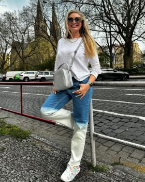 Lucie Borhyová Instagram - Here I am, this is me
There’s nowhere else on earth I’d rather be… #me #my #place #my #home #prague #❤️