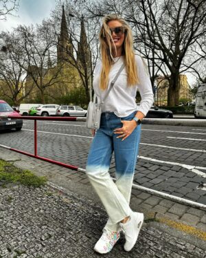 Lucie Borhyová Instagram - Here I am, this is me
There’s nowhere else on earth I’d rather be… #me #my #place #my #home #prague #❤️