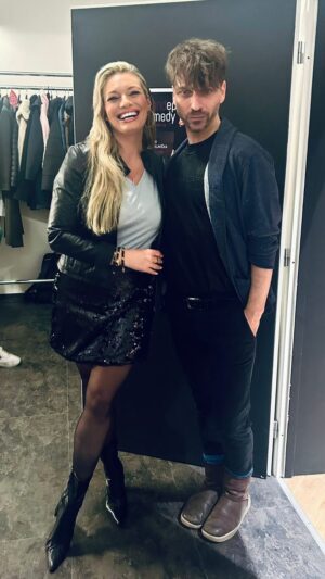 Lucie Borhyová Instagram - Můj skvělý dlouholetý kamarád❤️úžasný stepař🏆🥇a tanečník🕺 @tomas.slavicek si mě pozval jako hosta do své nové show ST(and)EP UP COMEDY aneb zeptám se…? v @divadlo.nes8 🎭 Bylo plno, bylo krásně a bylo veselo😄Moc děkuji🙏😍Tomáš si na mě vymyslel různé úkoly. Jedním z nich bylo představit se jako že jsem slavná česká stepařka v různých náladách.😃🙈 A publikum je pak muselo hádat. Tohle byla jedna z nich. Poznáte jaká nálada to je?🤔 #show #standup #standupcomedy #fun #divadlo #theatre #legrace #zabava #vecer #friendship #friends #step #dancer #kamaradi #❤️