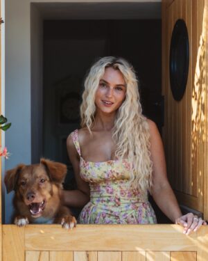 Lucie Donlan Instagram - So as you may have heard I’ve put the Cornish Cottage up for sale! 🏡🌊 

Forever grateful and proud that I was able to buy my first home at the age of 23.  Living here for the past three years has been an absolute dream and I’ve poured my heart and soul into its renovation, learnt new skills and spent many late nights doing DIY and planning each room carefully with love to give it a cosy cottage feel. 

Now that it’s been brought back to life it’s time to move onto the next project, watch this space 👀

For more home renovation content head over to my lifestyle page : @lucies_cornwall 🏡🌊🪴

📸 @lizzie_churchill