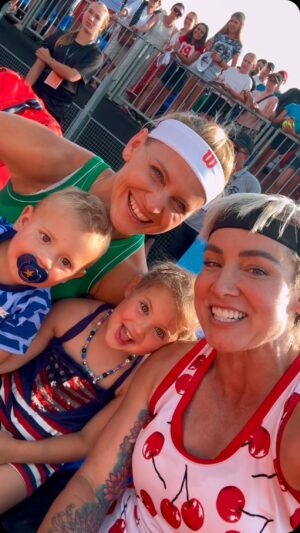 Lucie Šafářová Instagram - Best post-match party squad ever! 🥳 See y’all in the FINALS tomorrow morning ☀️🍒 It’s an early one (9:30a local time) so set your alarm, grab your coffee and meet us there ☕️🇨🇿💕🇺🇸 #TeamBucie 👯‍♀️